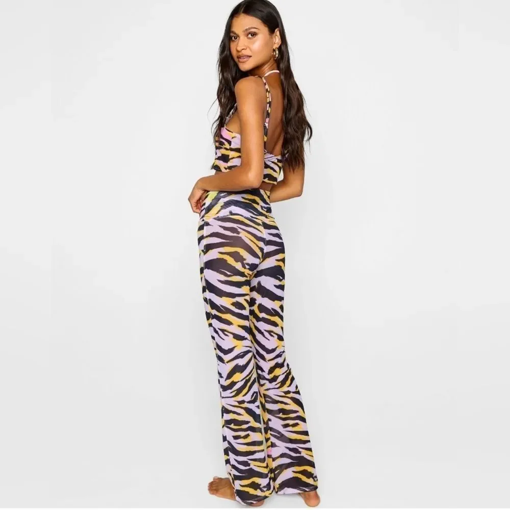 Beach Bunny nwot clara